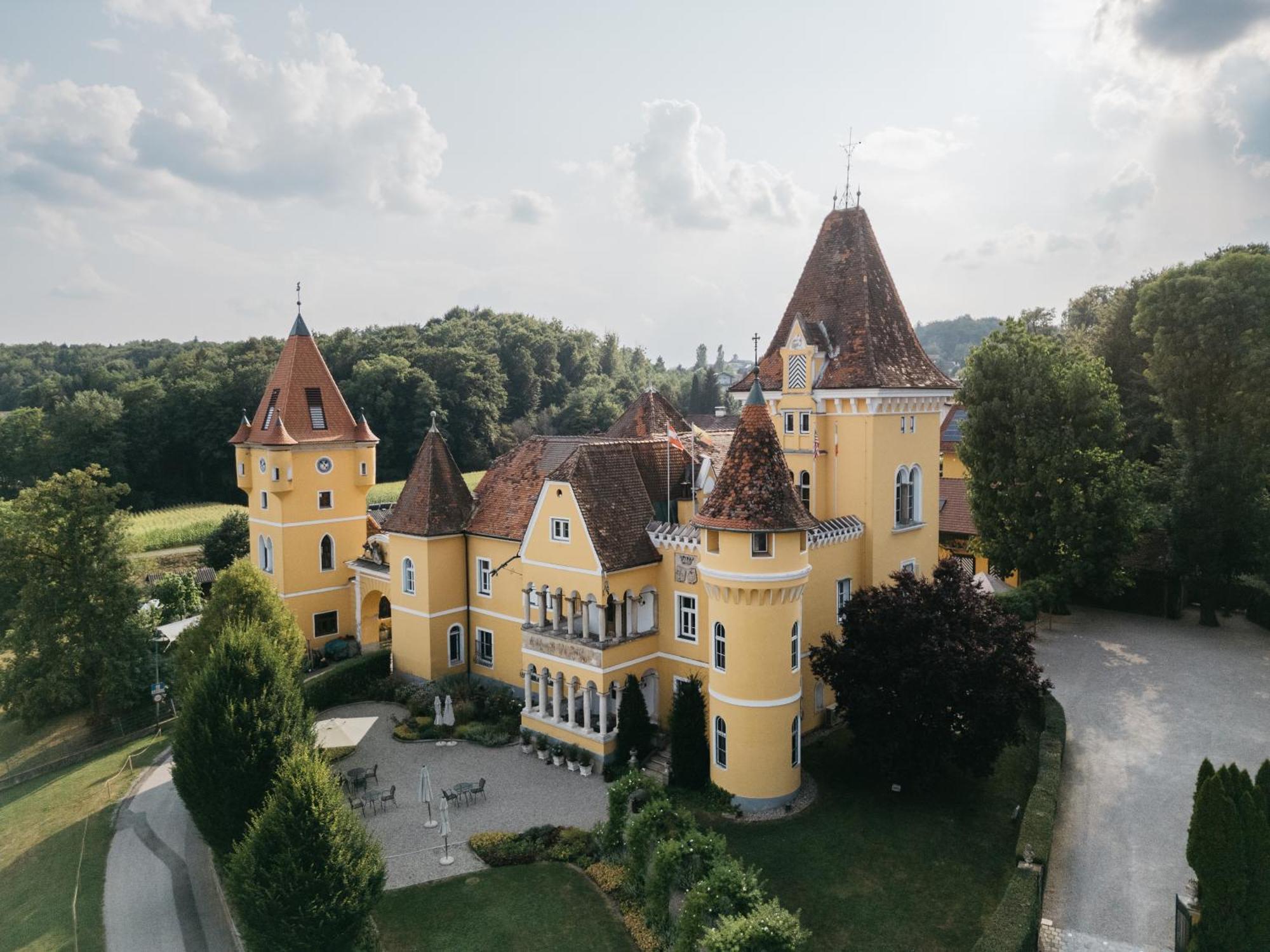 Georgi Schloss - Boutique Hotel Ehrenhausen Exterior photo